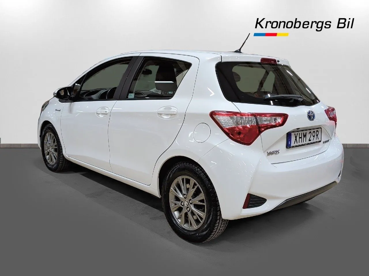 Vehicle image 5