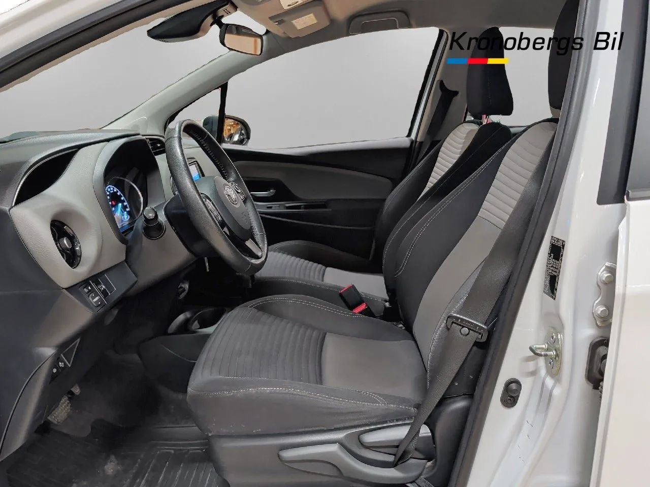 Vehicle image 7