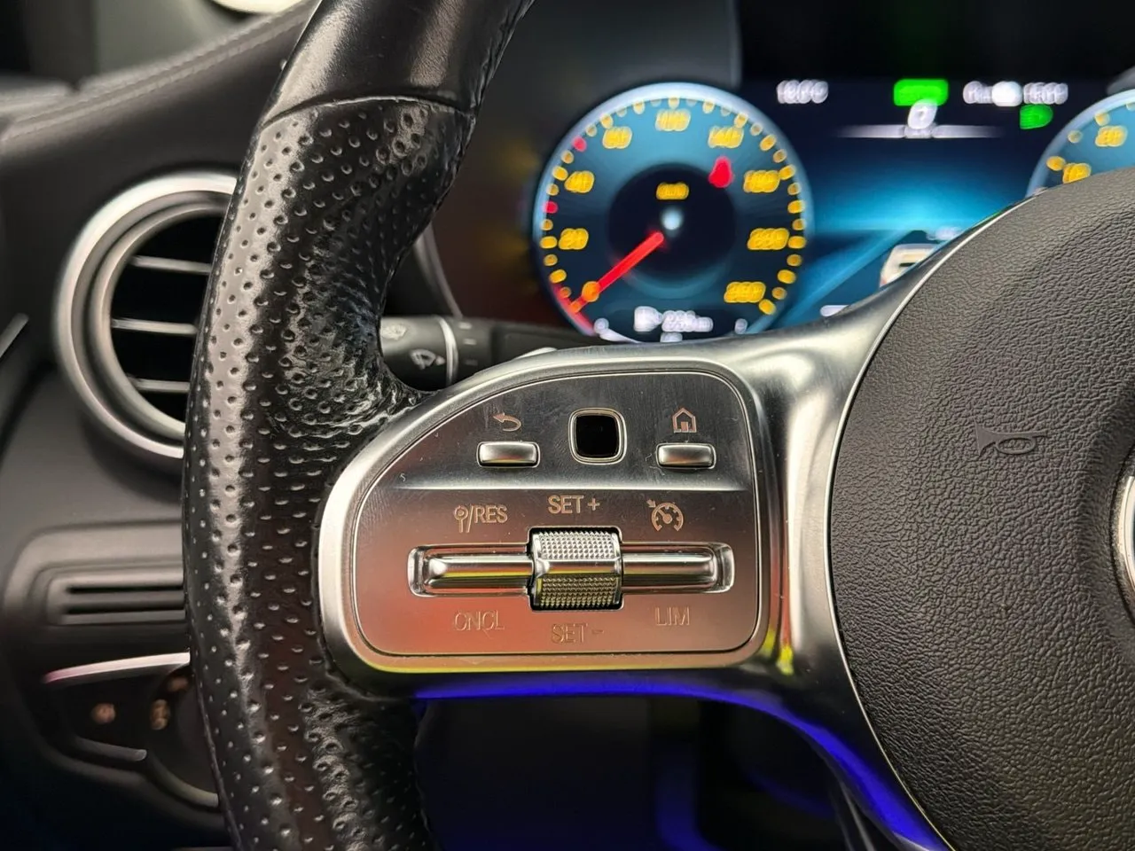 Mercedes GLC300 bild 16