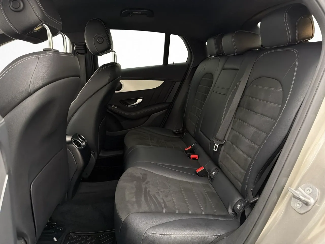 Mercedes GLC300 bild 28