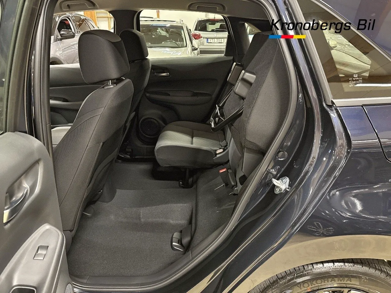 Vehicle image 15