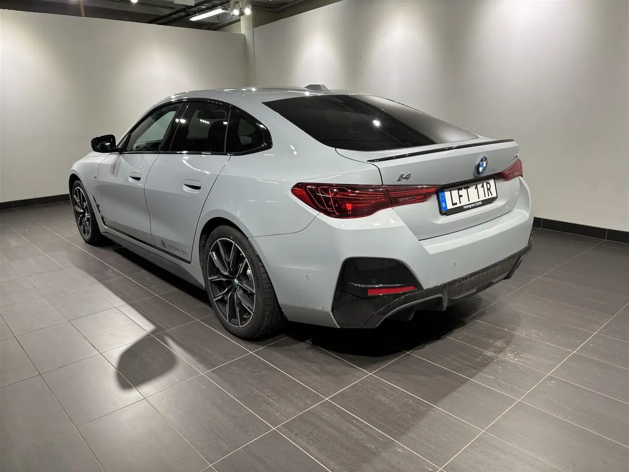 BMW i4 bild 2
