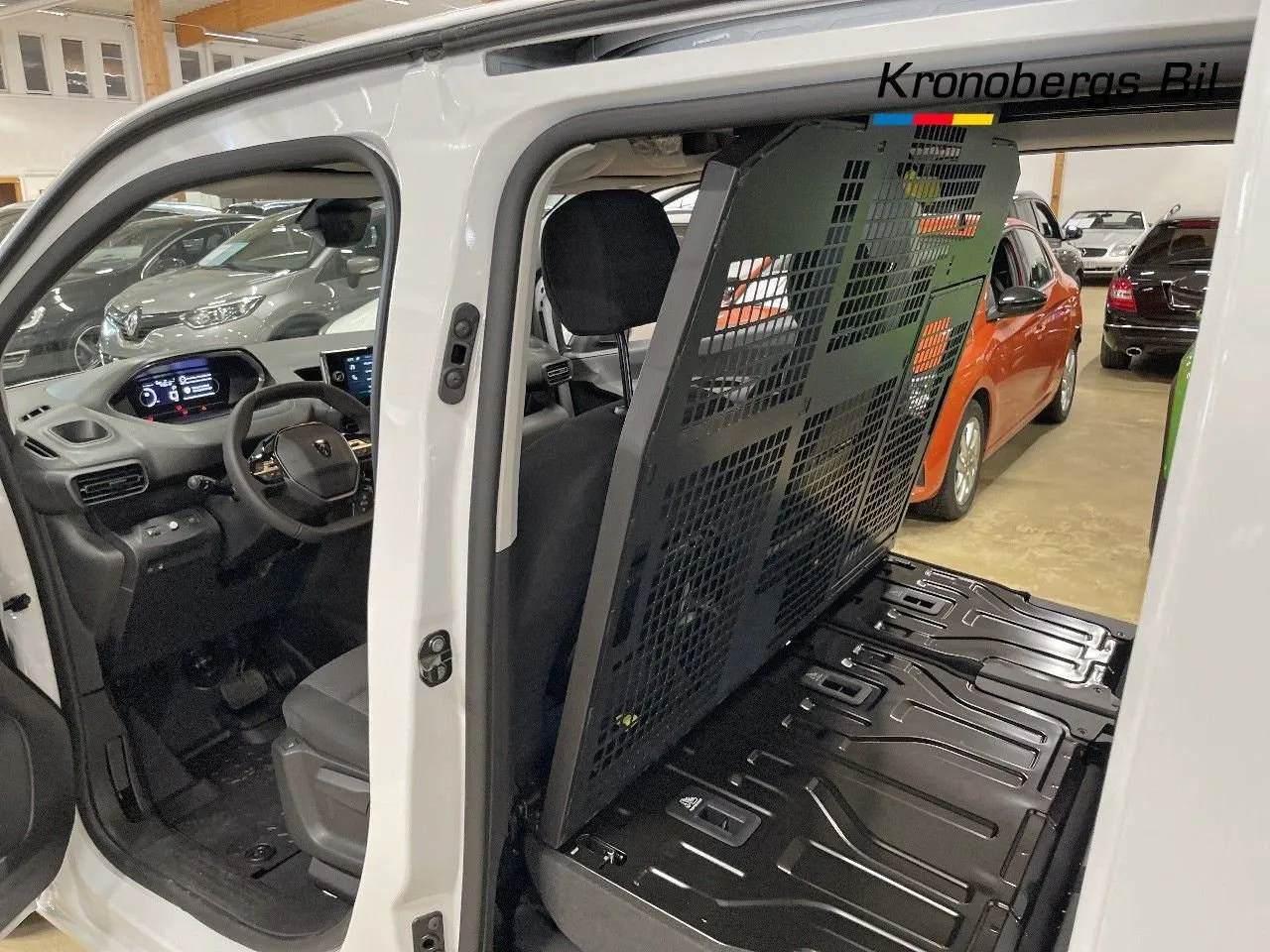 Vehicle image 11