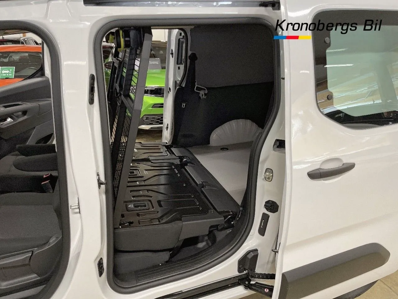 Vehicle image 9