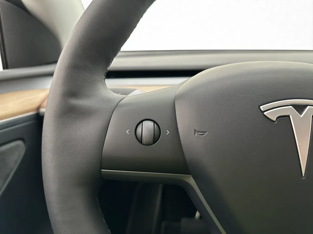 Tesla Model Y bild 16