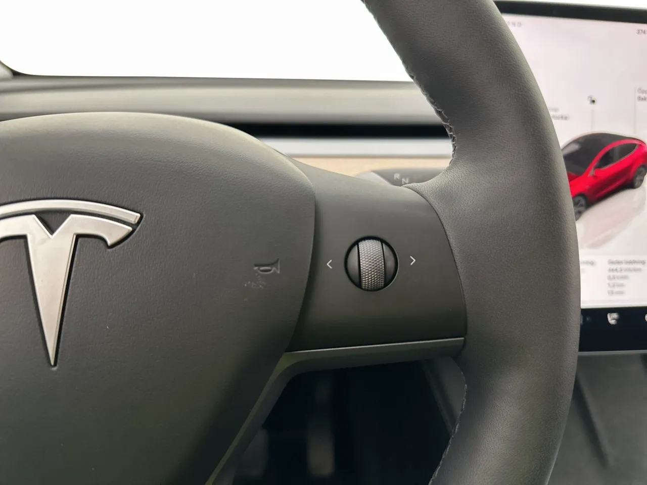 Tesla Model Y bild 17