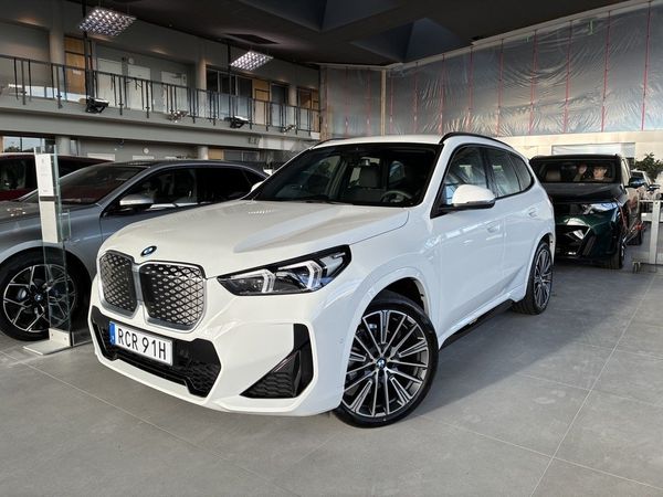 BMW iX1 eDrive20 M Sport Rattvärme H/K Elstolar Comfort Access - 2026