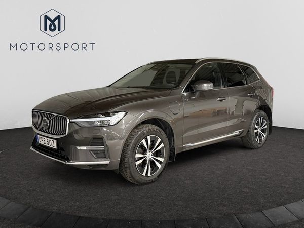 Volvo XC60 Recharge T6 AWD Core Edition Drag Värmare Kamera Pano - 2024