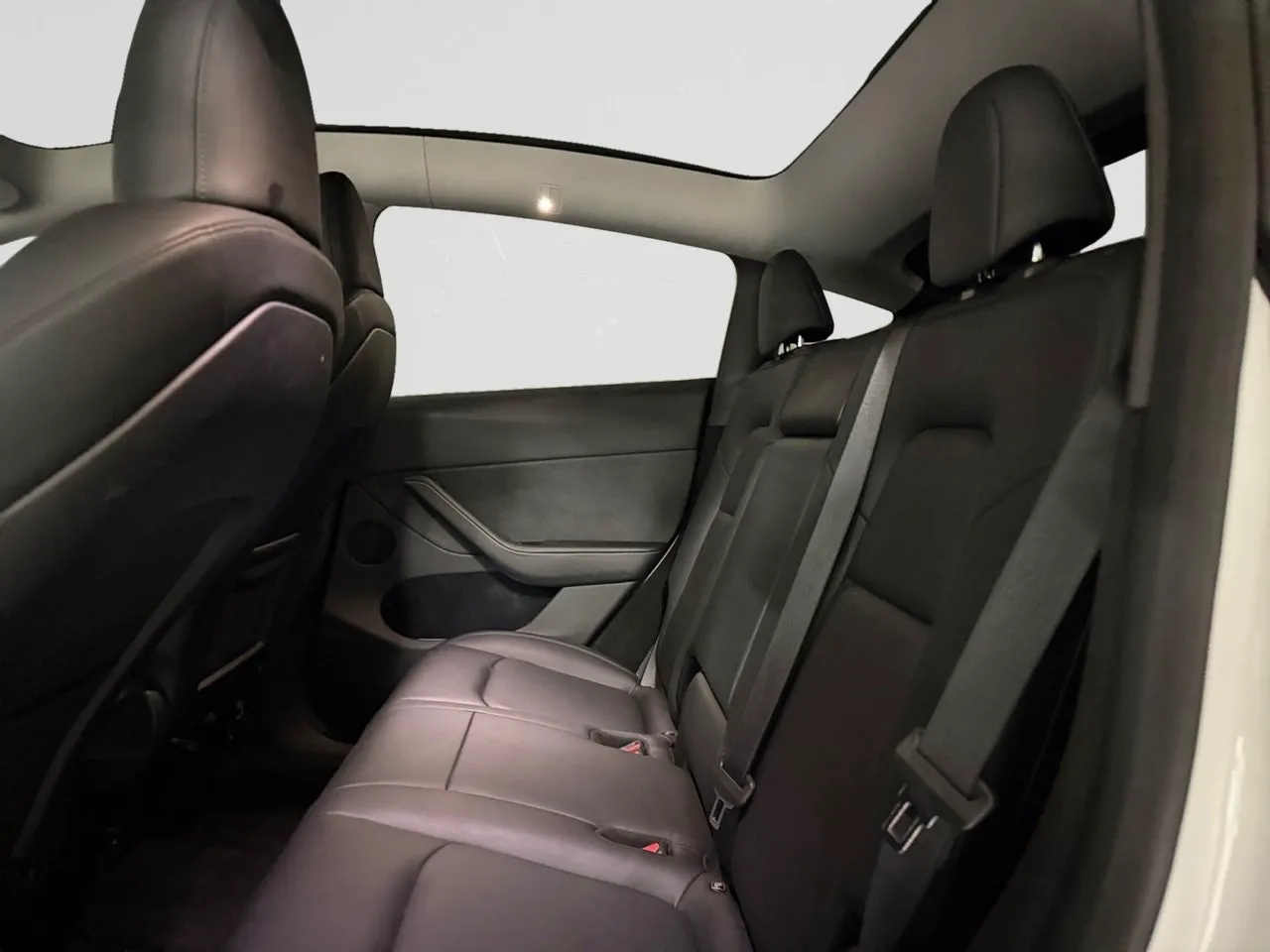Tesla Model Y bild 16