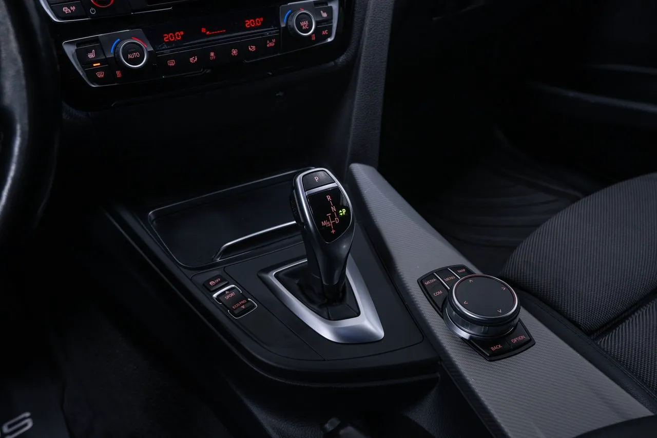 BMW 330 bild 18