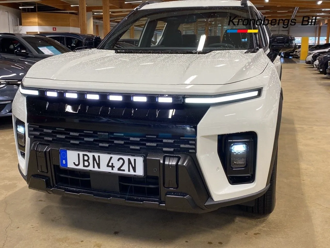 Vehicle image 16