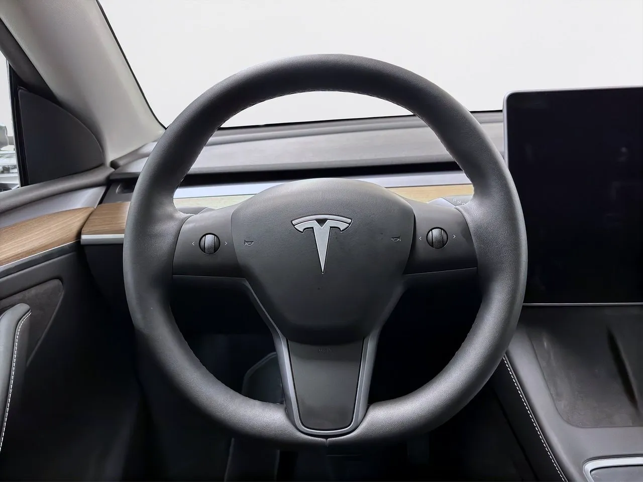 Tesla Model Y bild 12
