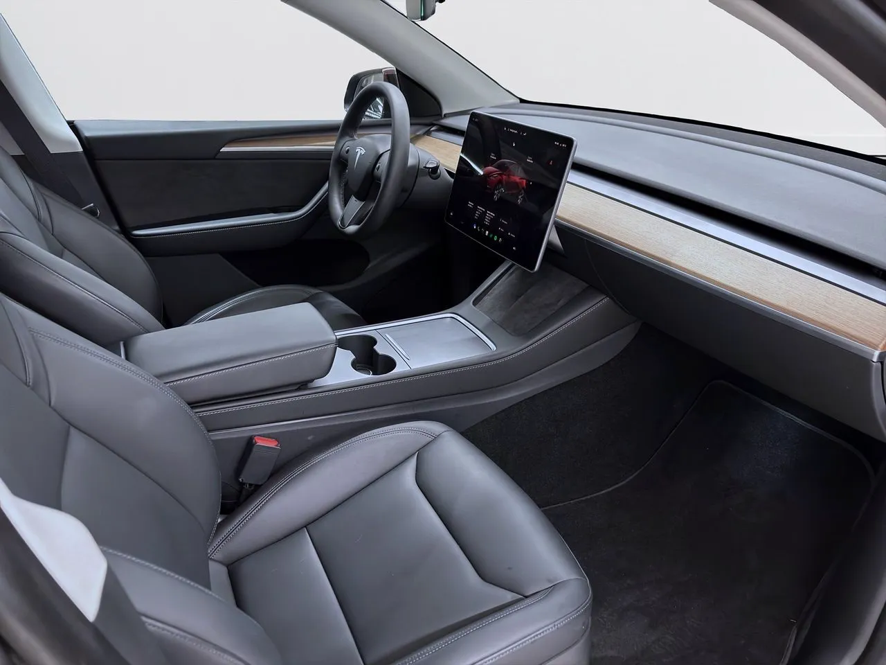 Tesla Model Y bild 14
