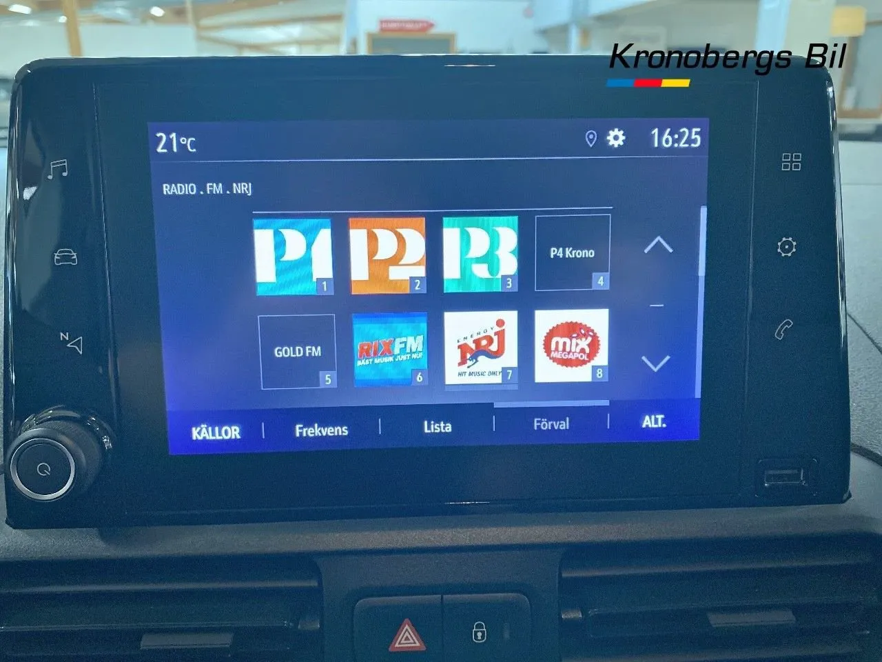 Vehicle image 10