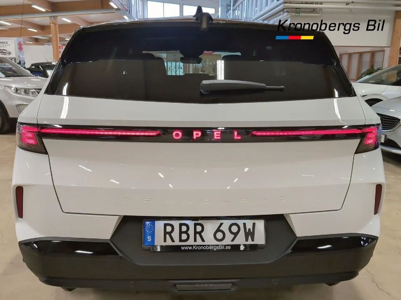 Vehicle image 18