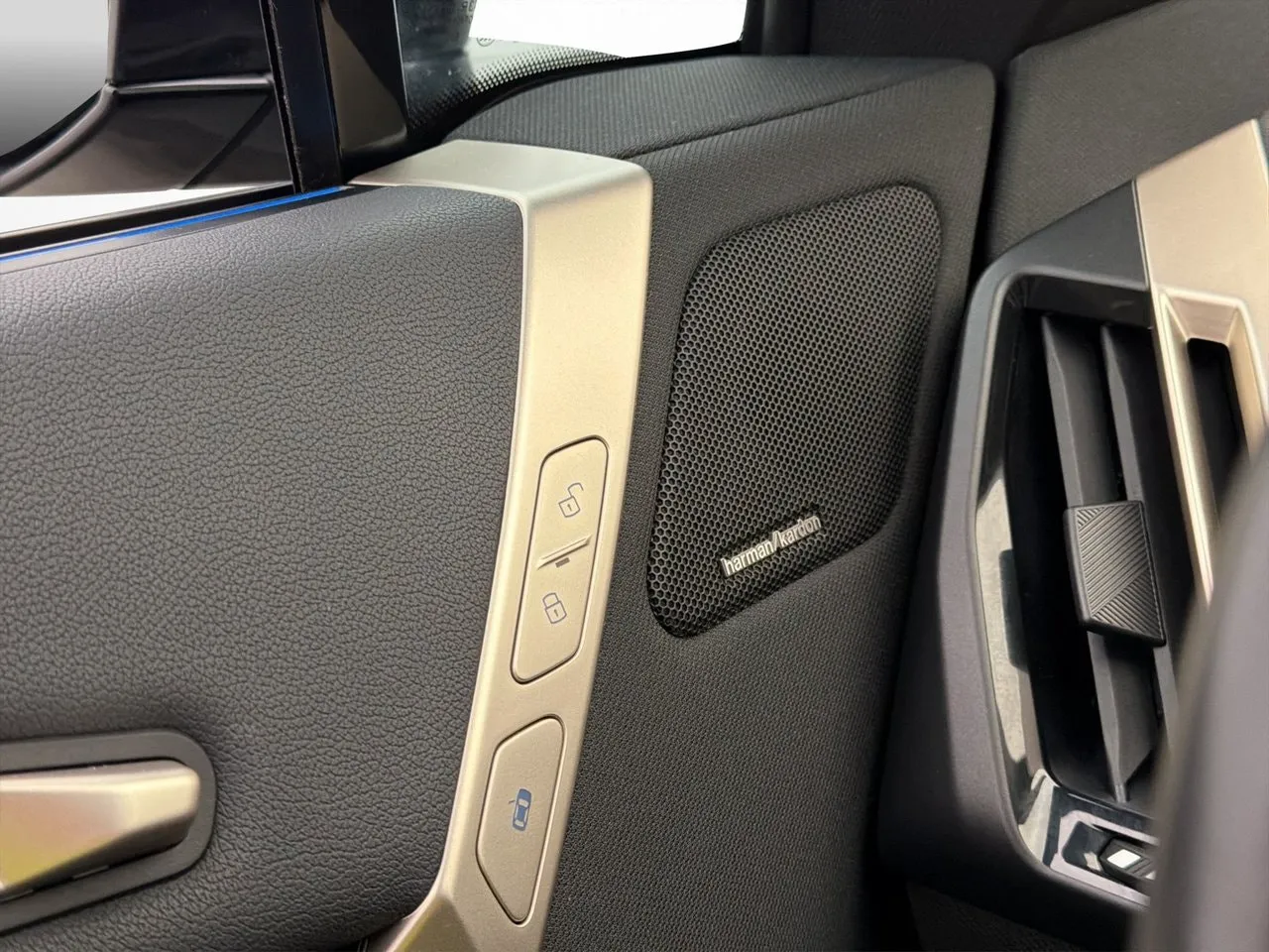 BMW iX bild 12