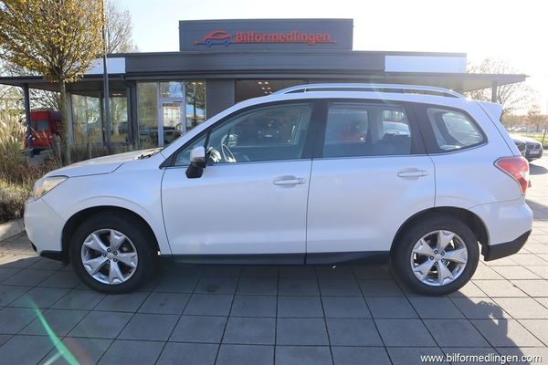 Subaru Forester 2.0 4WD 147hk 1 ägare Svensksåld Drag Backkamera - 2014