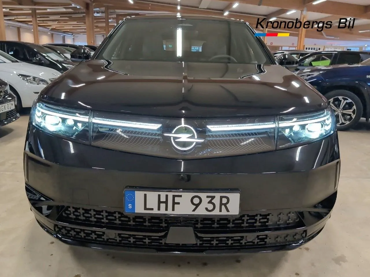 Vehicle image 16
