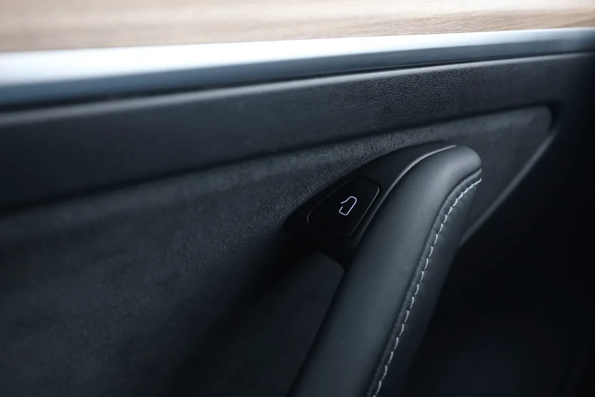 Tesla Model 3 bild 31