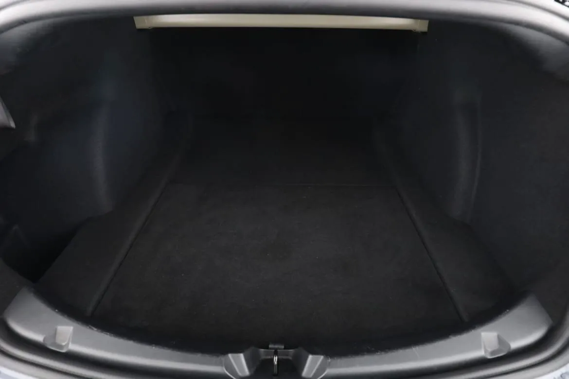 Tesla Model 3 bild 18