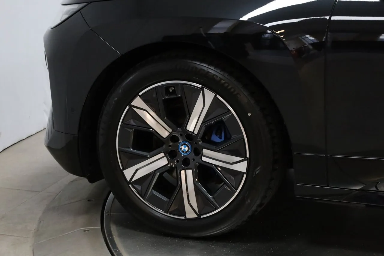 BMW iX bild 28