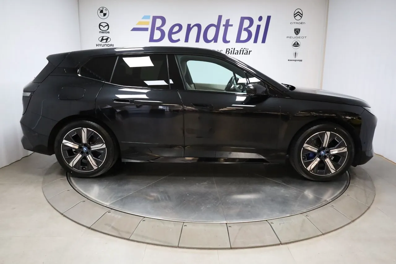 BMW iX bild 15