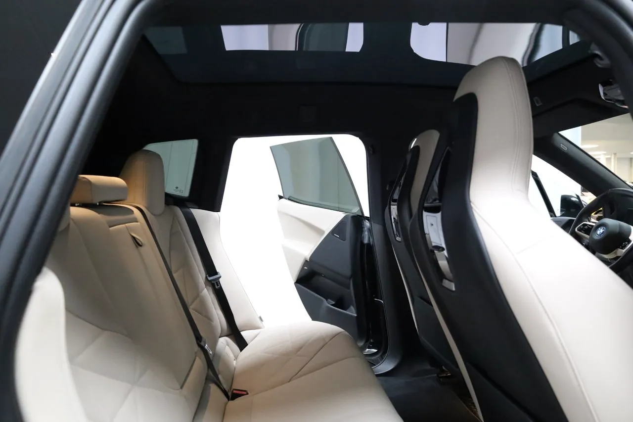 BMW iX bild 18