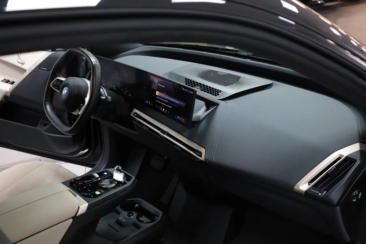 BMW iX bild 19