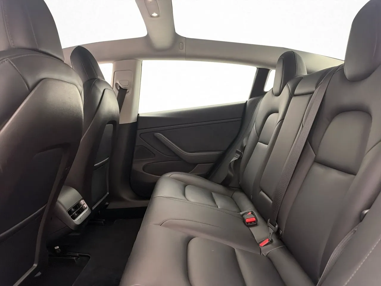 Tesla Model 3 bild 15