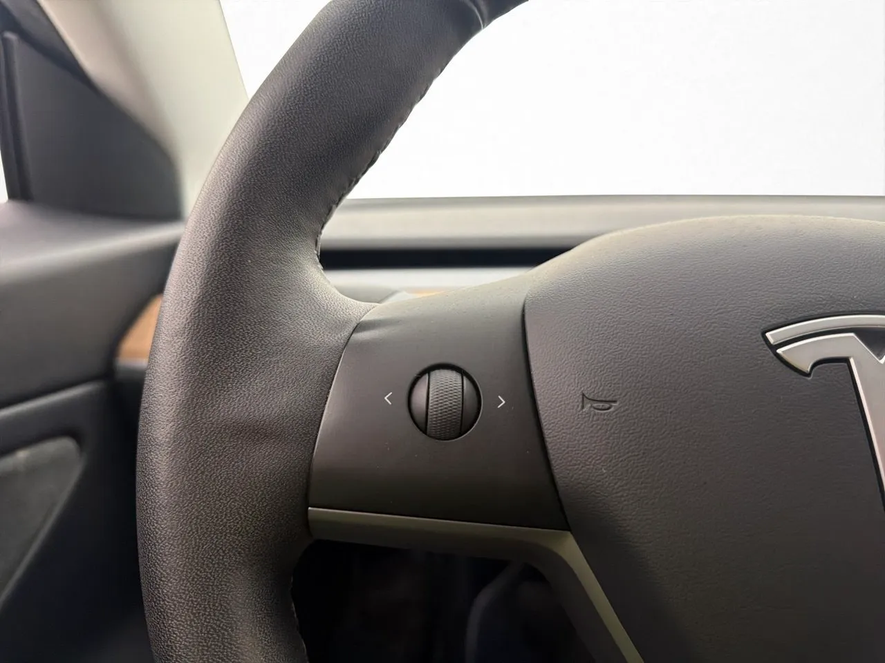 Tesla Model 3 bild 17