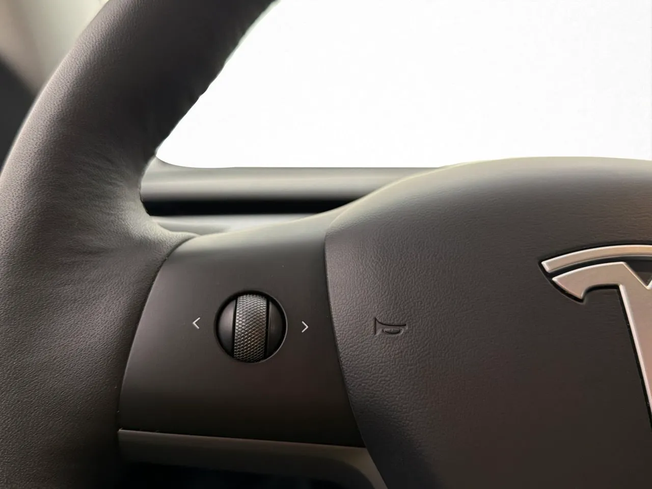 Tesla Model Y bild 17