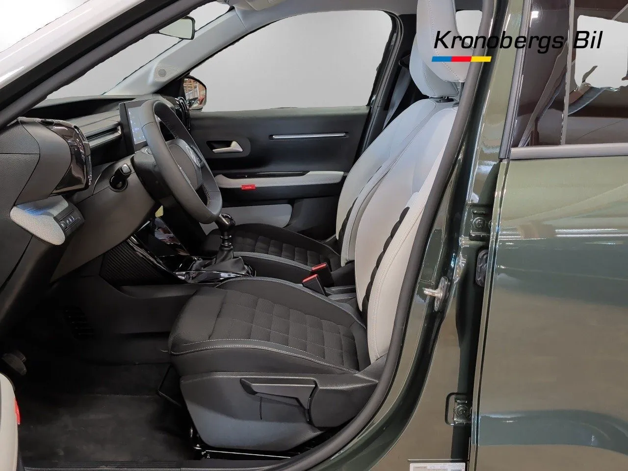 Vehicle image 7