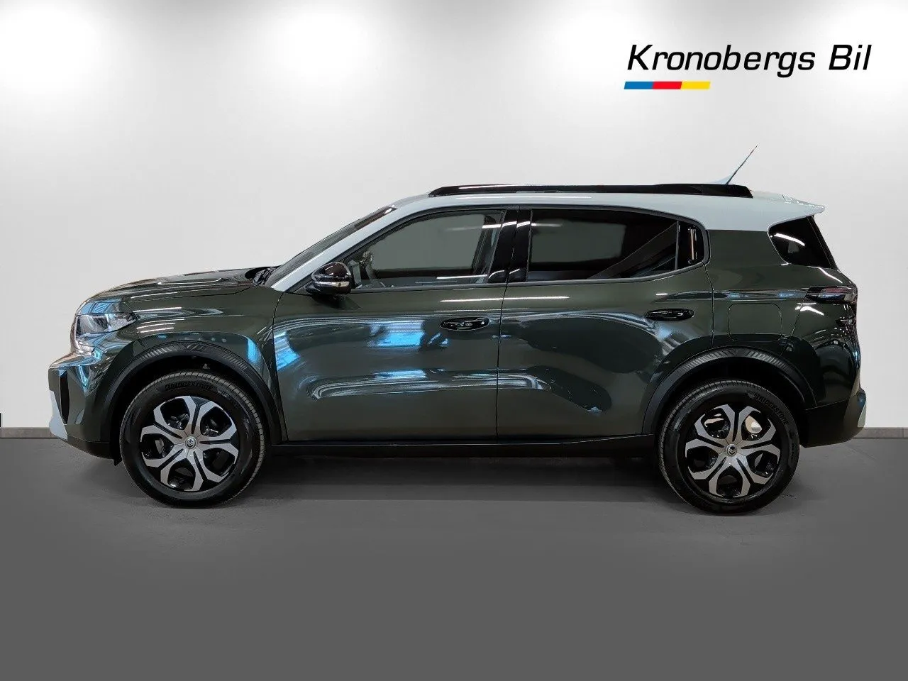 Vehicle image 3