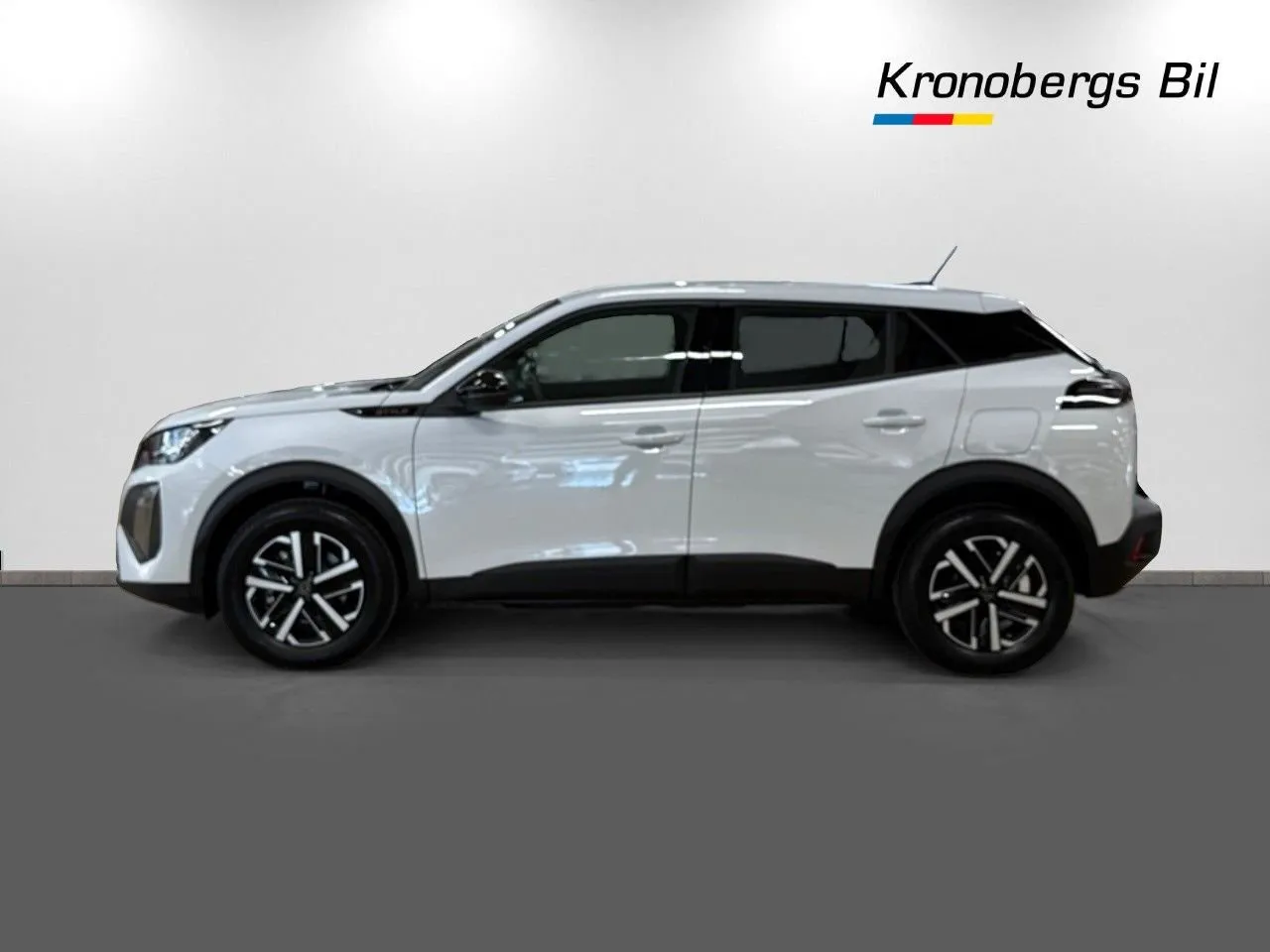 Vehicle image 3