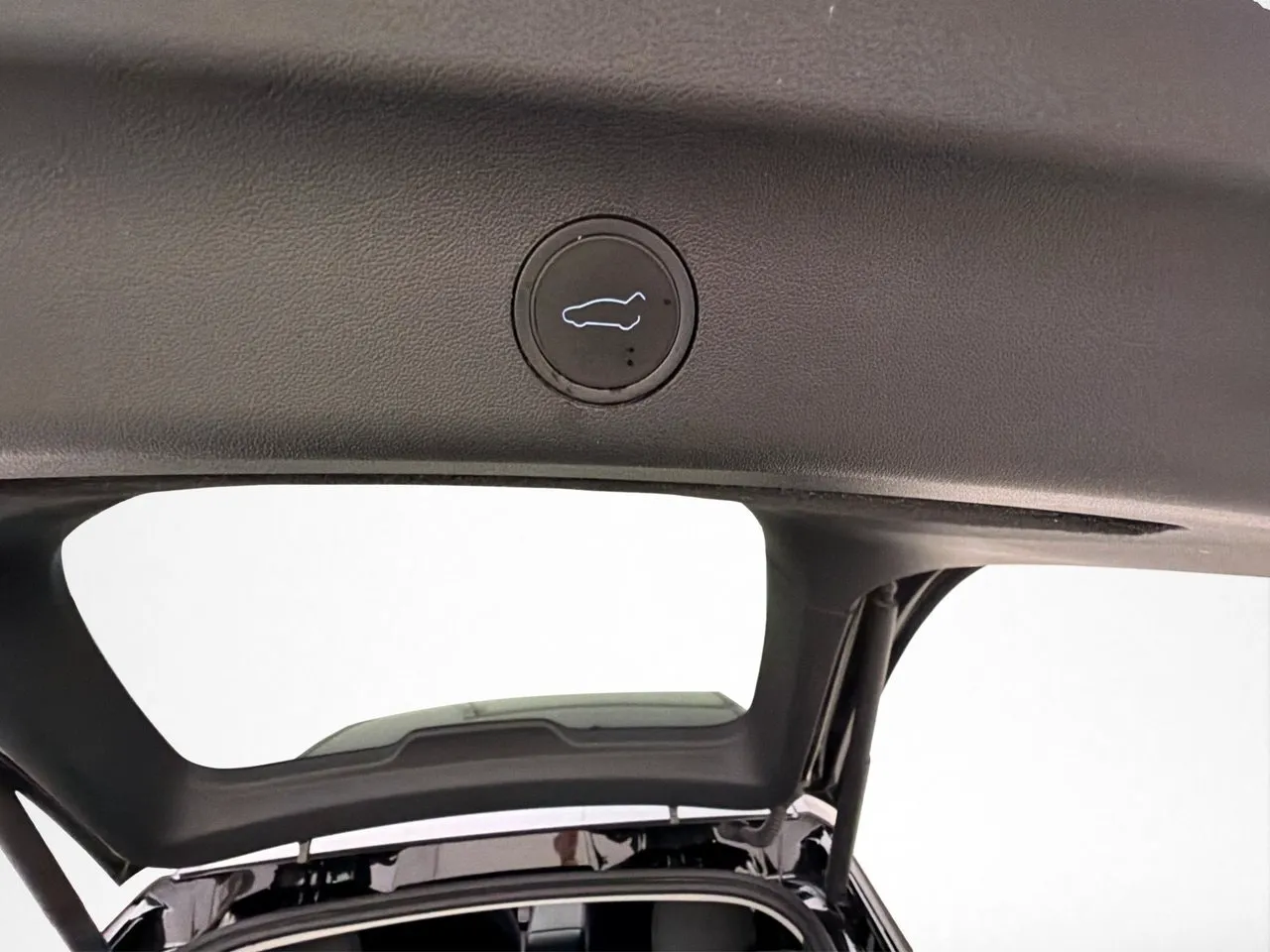 Tesla Model Y bild 32