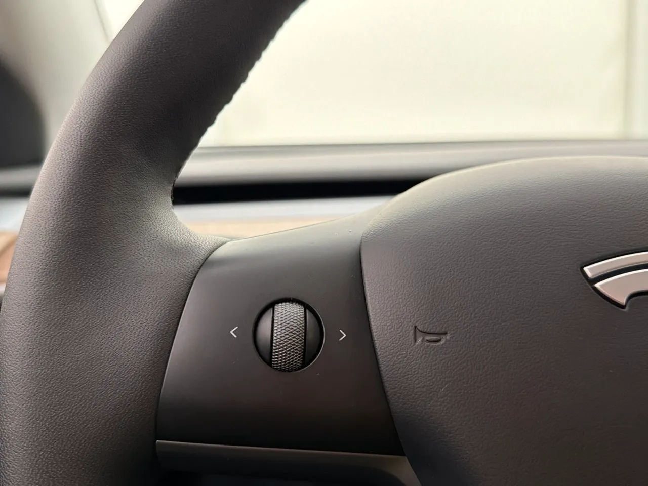 Tesla Model Y bild 17