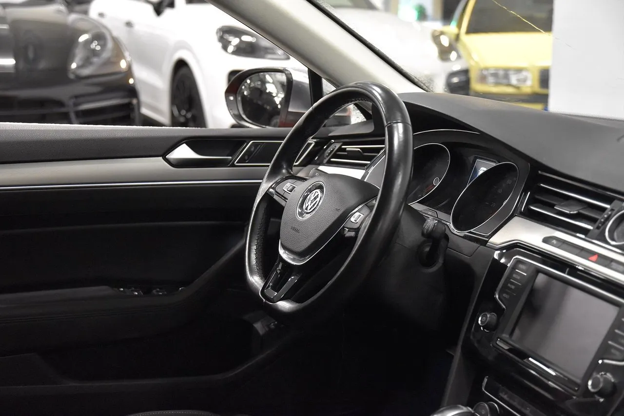 Volkswagen Passat bild 8