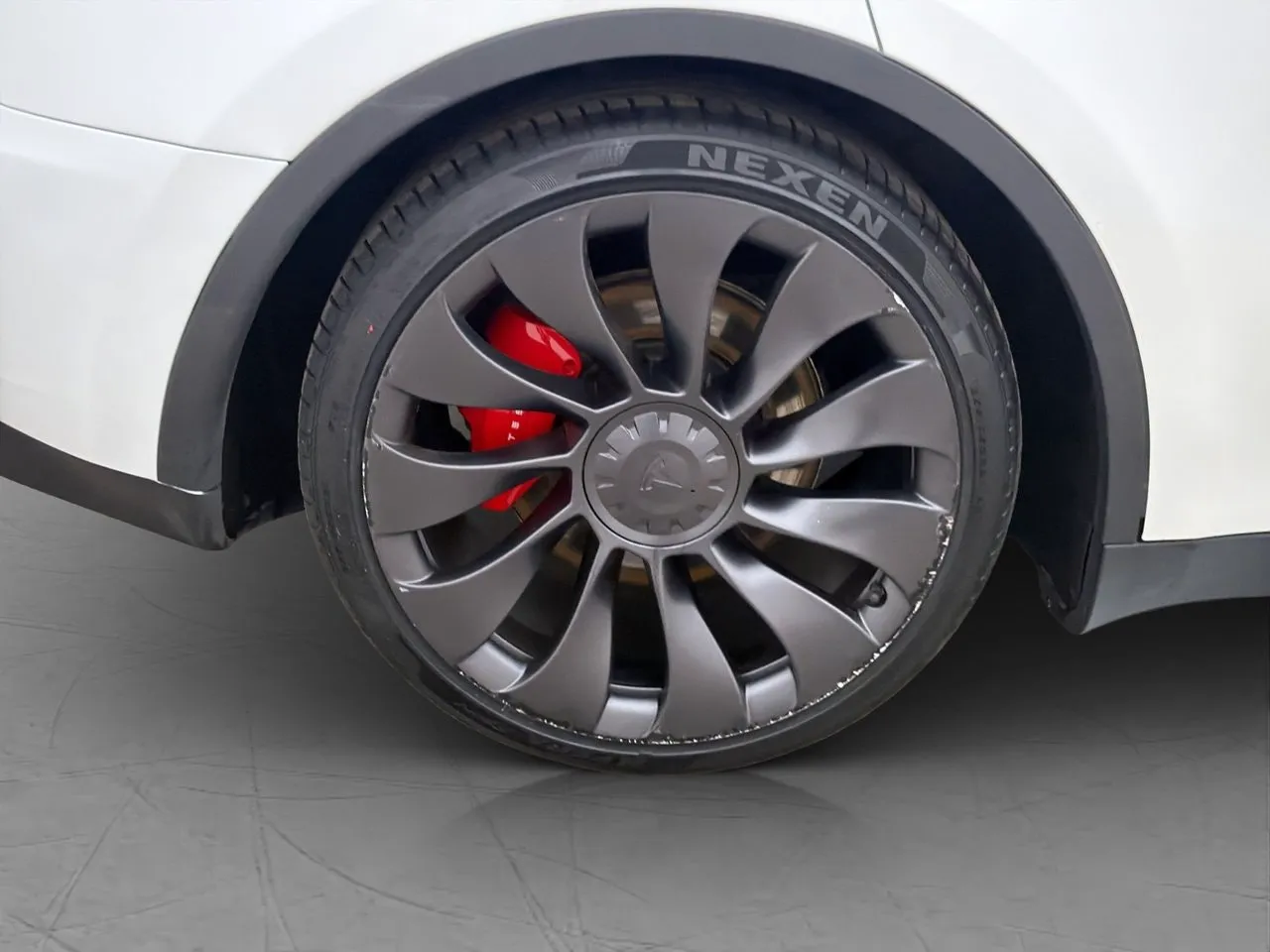 Tesla Model Y bild 32