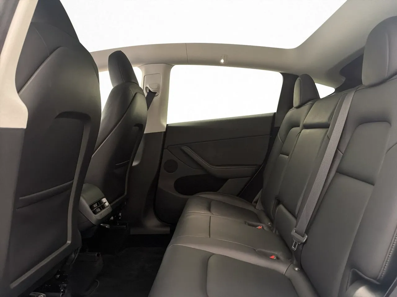 Tesla Model Y bild 26