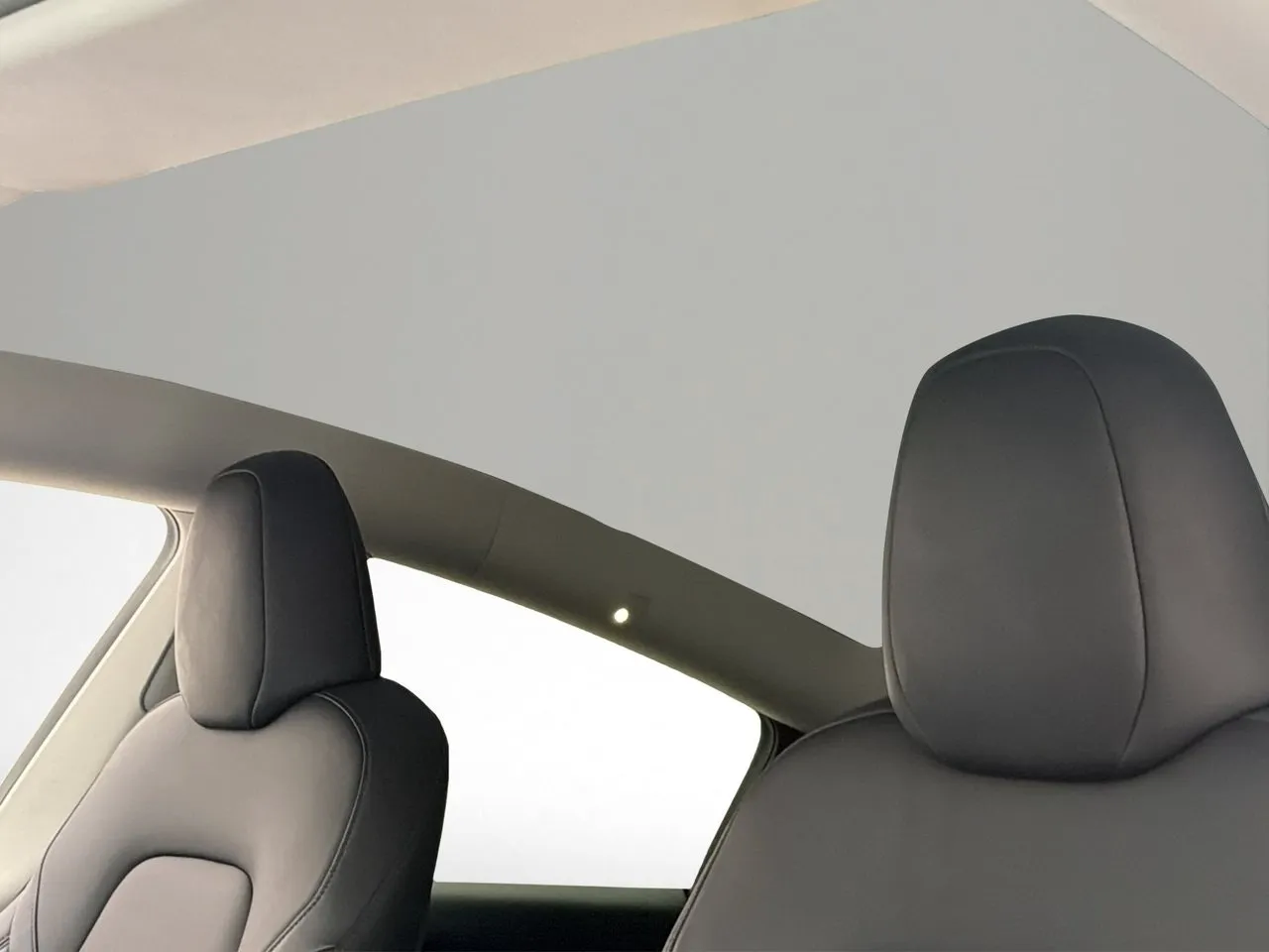 Tesla Model Y bild 13