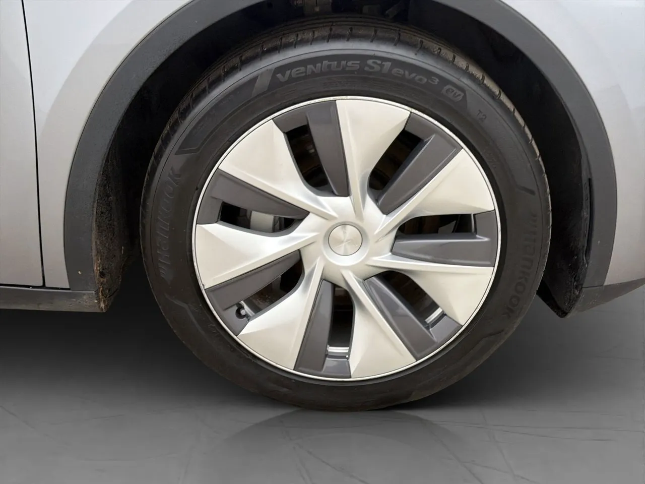 Tesla Model Y bild 32