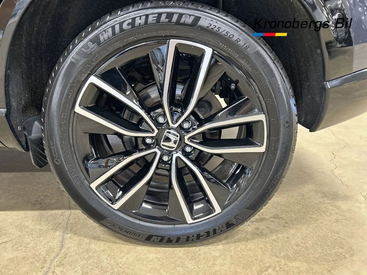 Vehicle image 15