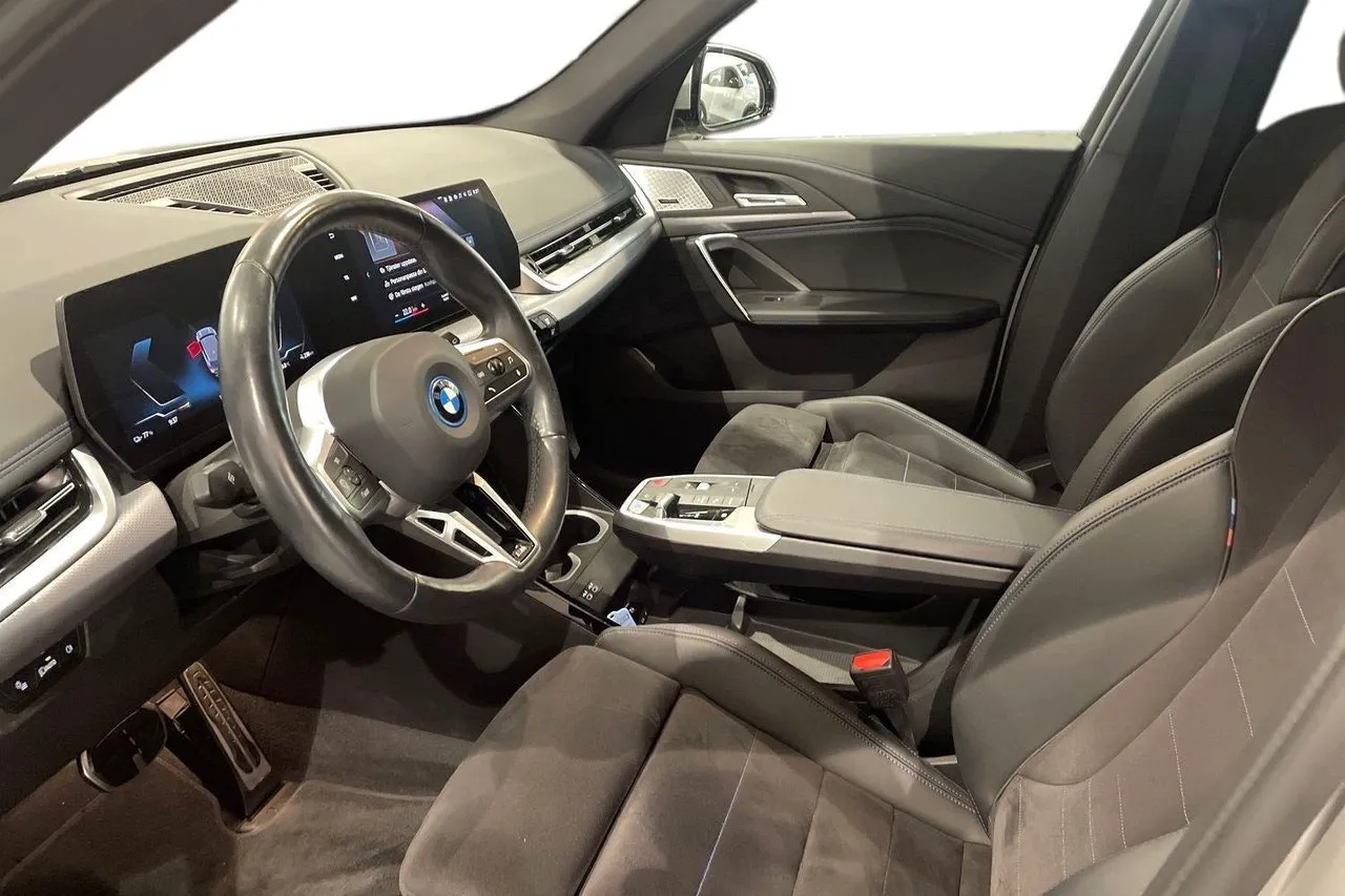 BMW iX1 bild 12