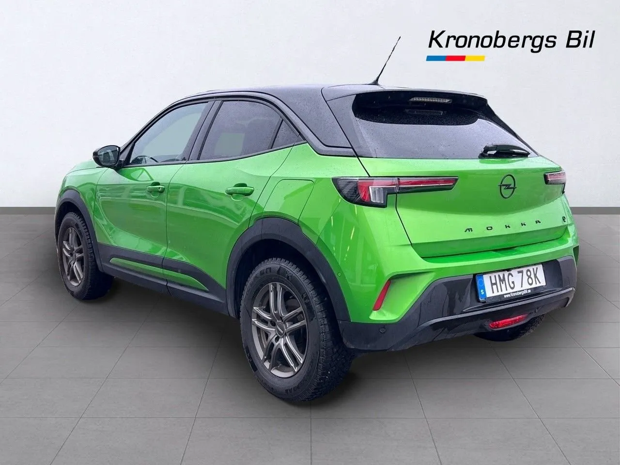 Vehicle image 4