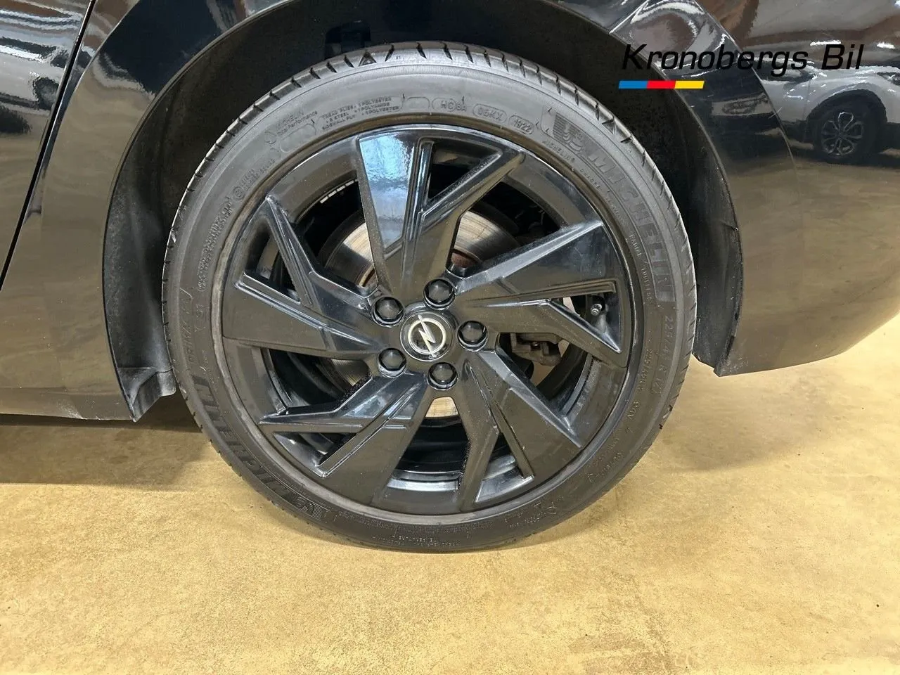 Vehicle image 12