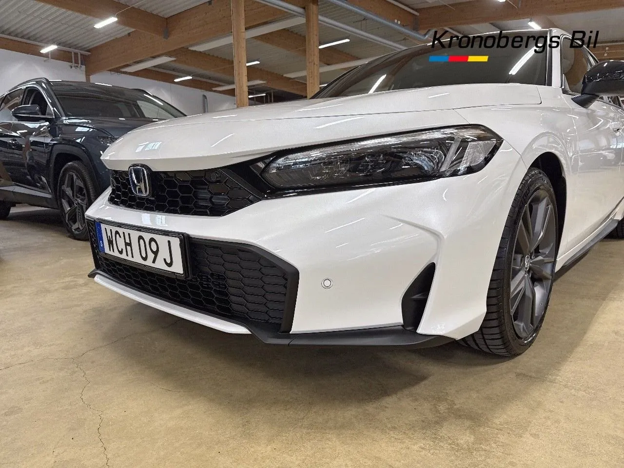 Vehicle image 15