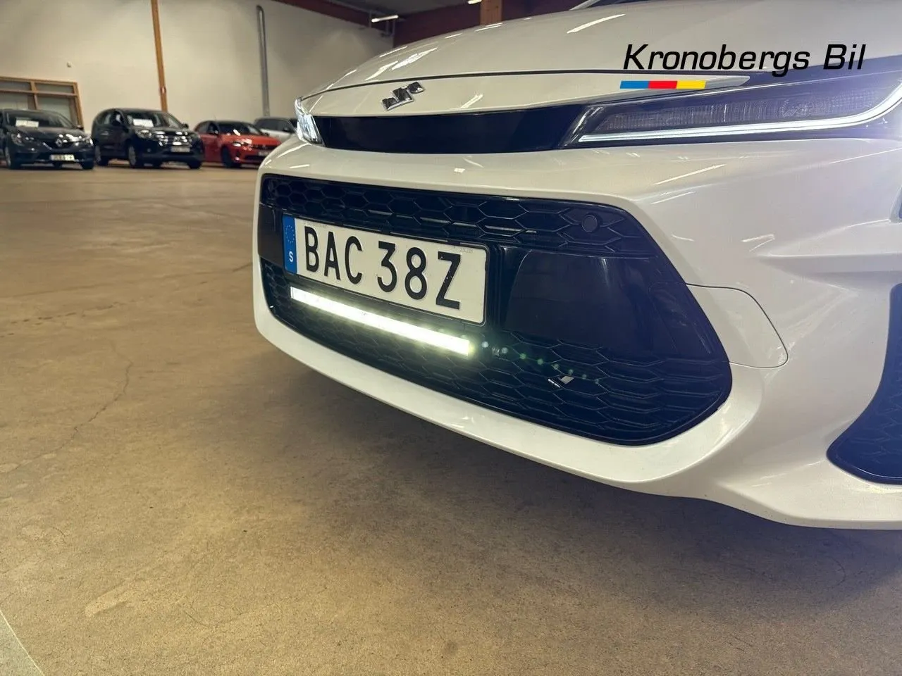 Vehicle image 16