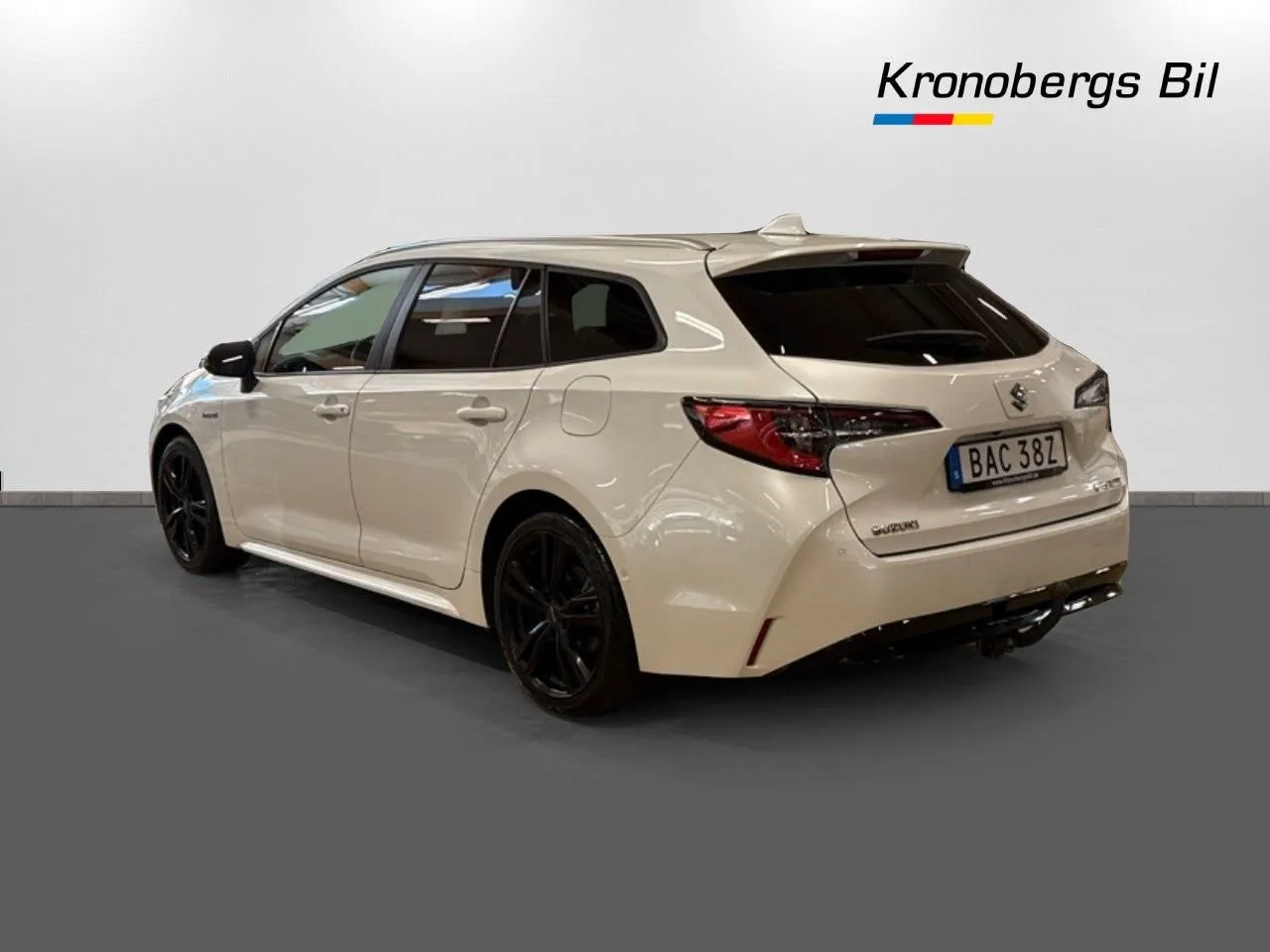 Vehicle image 5