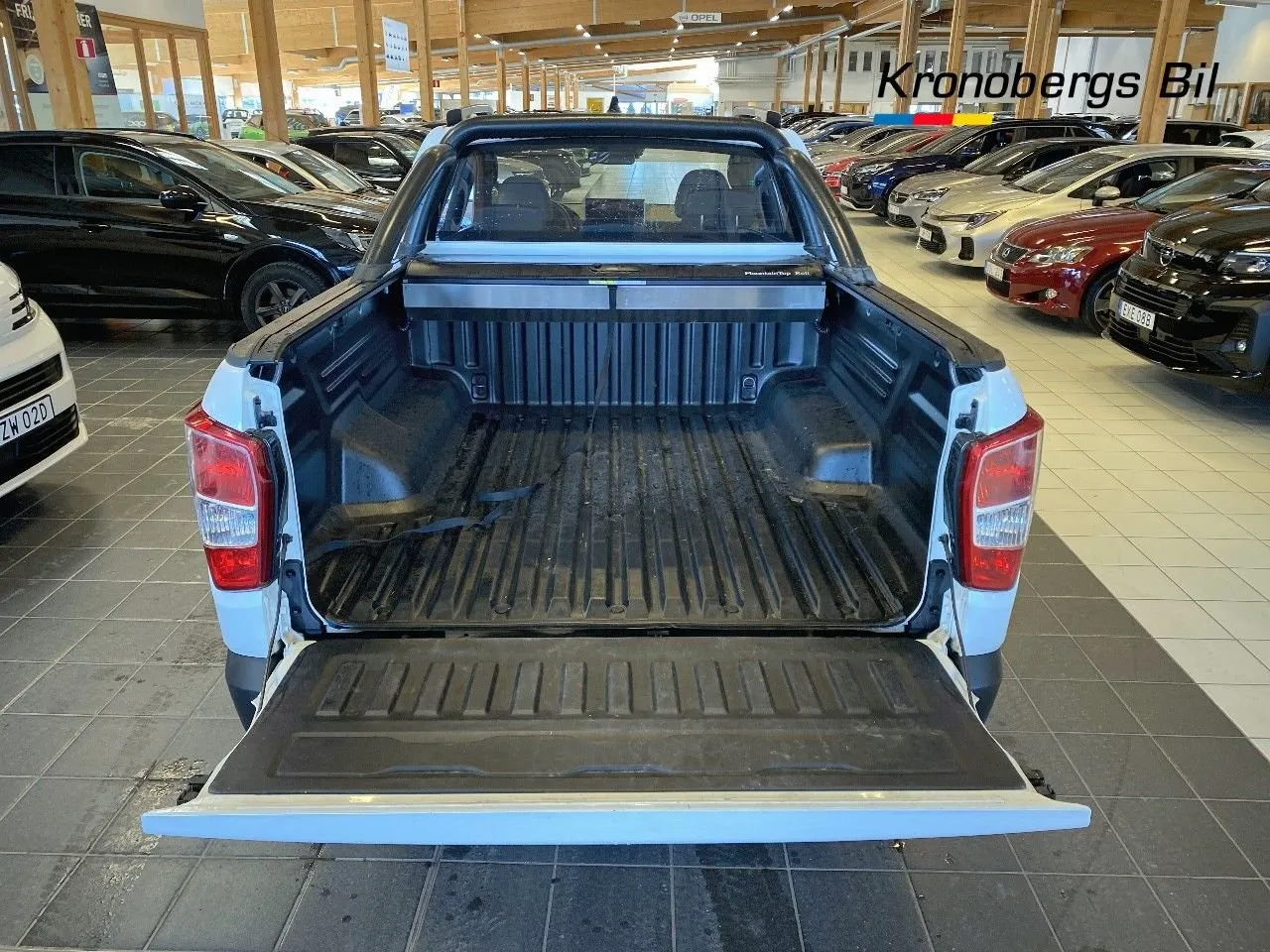 Vehicle image 14