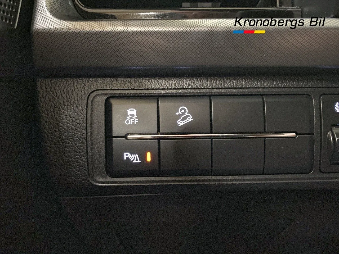 Vehicle image 27